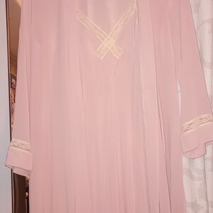 Elegant Pink Lace Trim Robe